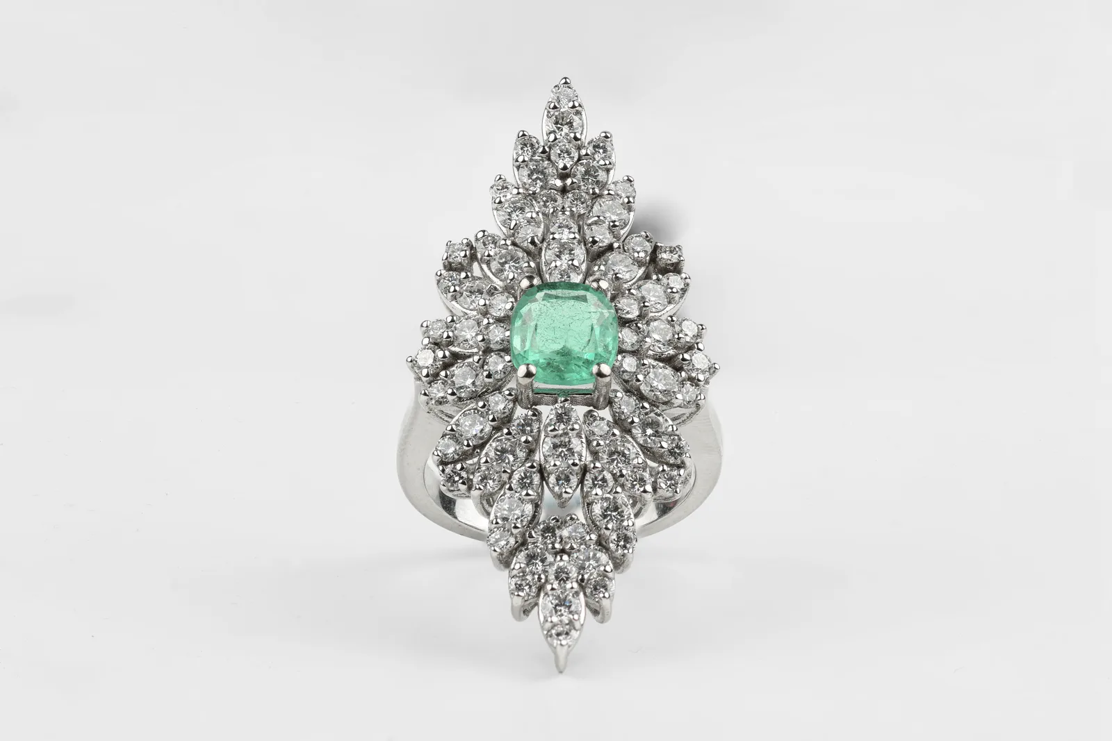 Emerald Halo Ring in 14ct White Gold