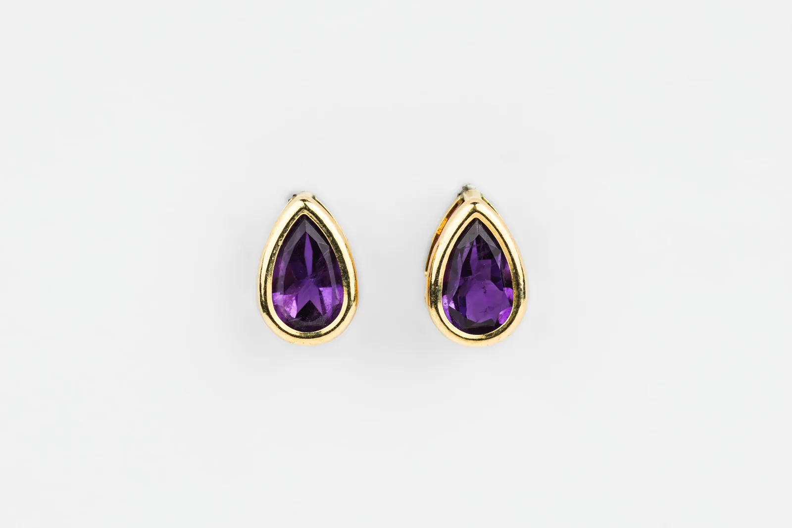 Amethyst Stud Solitaire Earrings in 9ct Yellow Gold