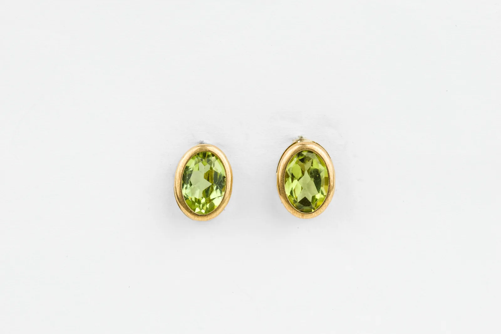 Peridot Stud Solitaire Earrings in 9ct Yellow Gold