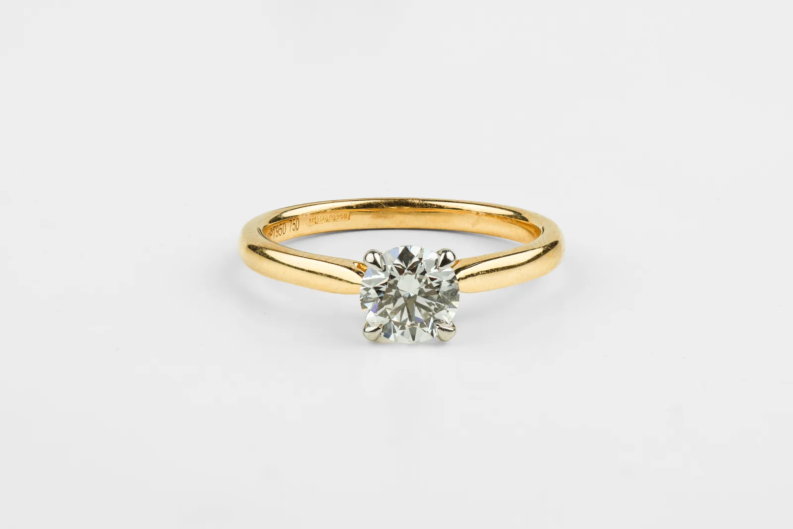 Lab Diamond Solitaire Ring in 18ct Yellow Gold