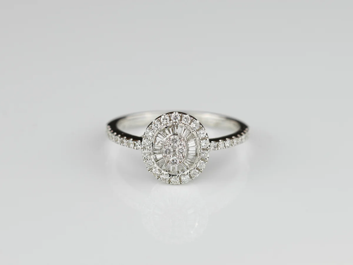 Diamond Halo Ring in 14ct White Gold