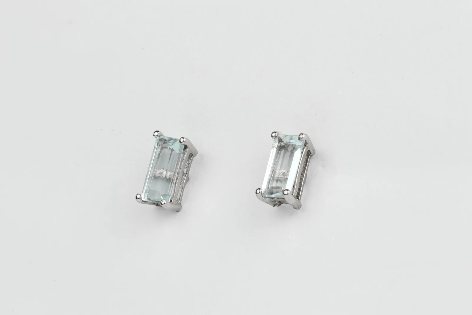 Aquamarine Stud Solitaire Earrings in 9ct White Gold